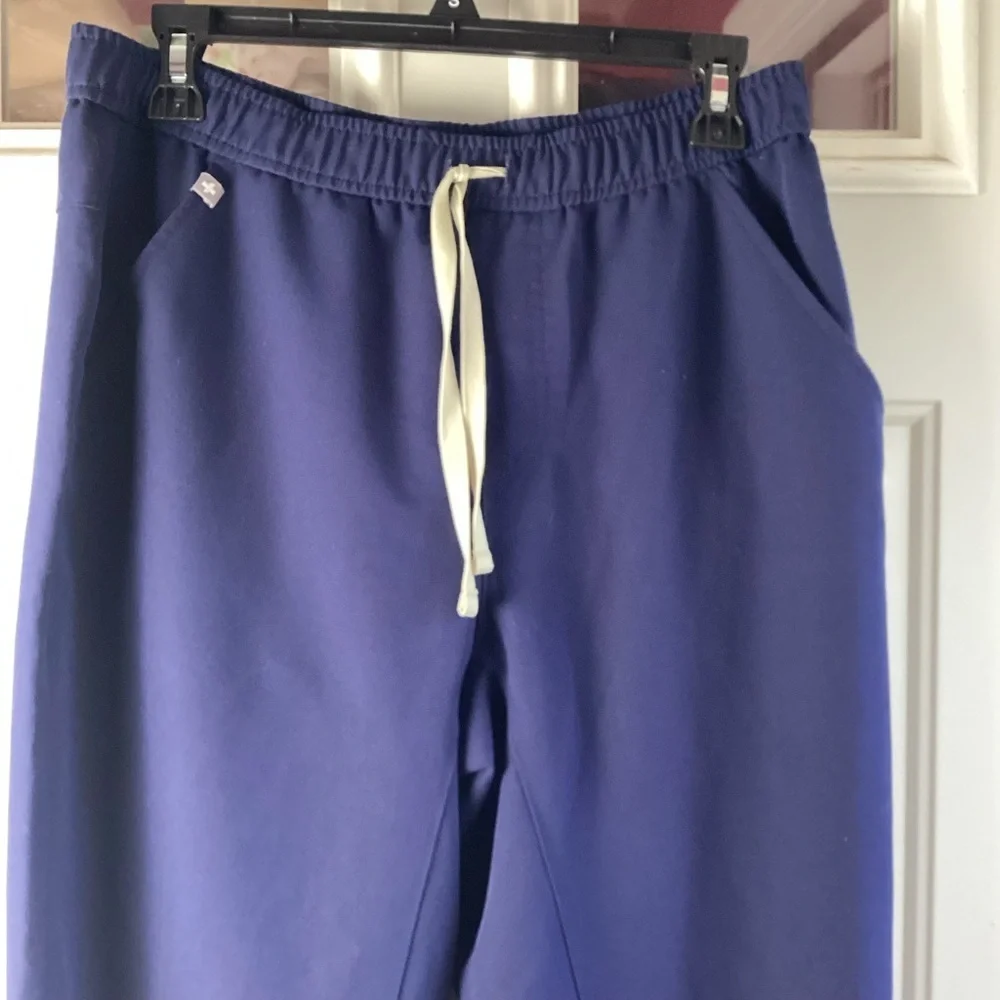 Figs Men's Navy Joggers with White Drawstring  Size Medium